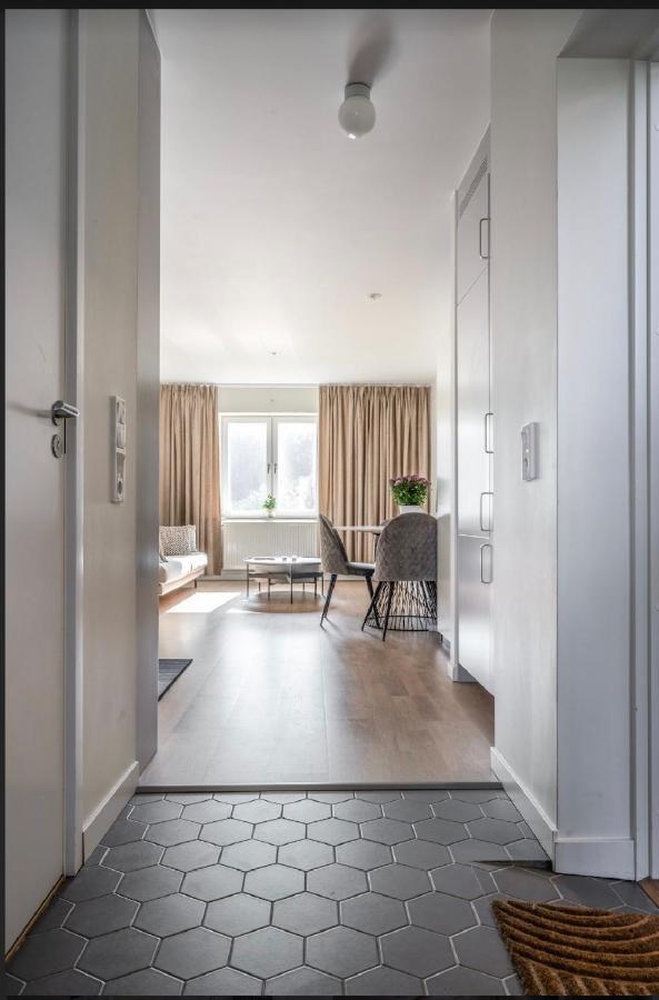 Central Apartment 5Min Drive To The Airport. Стокхолм Екстериор снимка
