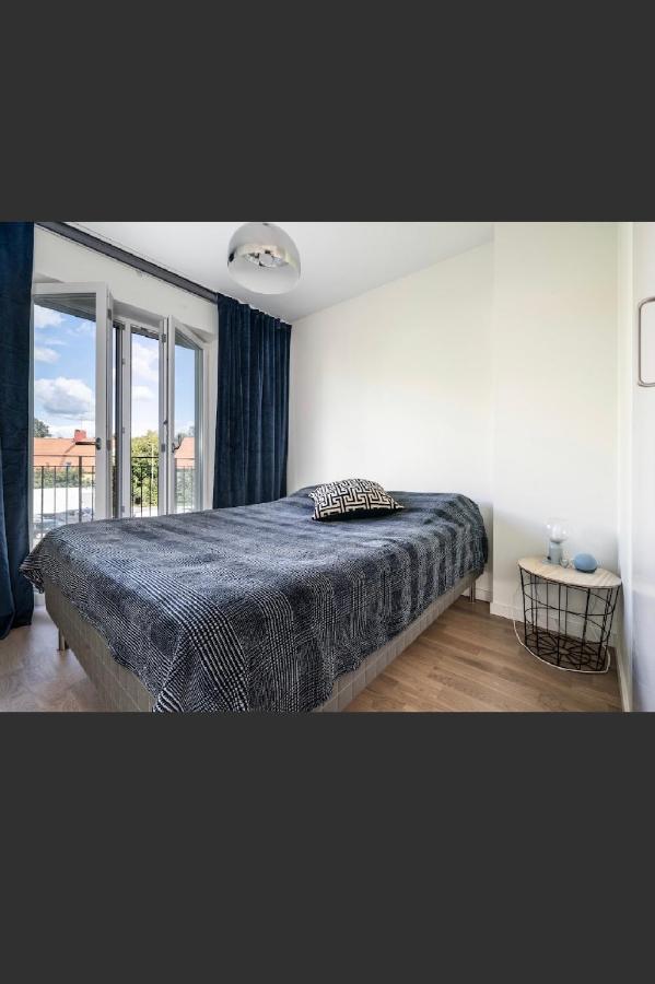 Central Apartment 5Min Drive To The Airport. Стокхолм Екстериор снимка